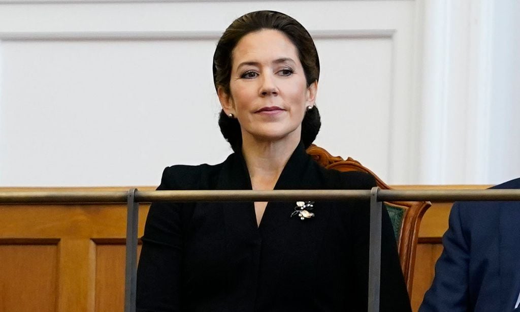 Mary de Dinamarca se marca un 'Jackie Kennedy' con este accesorio