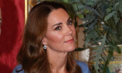 Kate Middleton, pura elegancia con vestido azul y pendientes de Diana de Gales