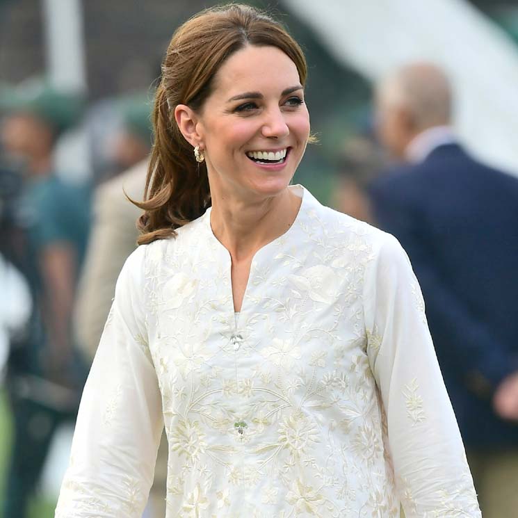El aplaudido gesto de Kate Middleton al volver a ponerse un 'shalwar kameez'
