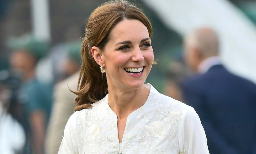 El aplaudido gesto de Kate Middleton al volver a ponerse un 'shalwar kameez'