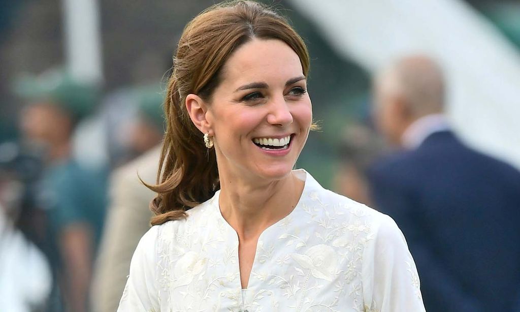 Kate Middleton con traje tradicional pakistaní