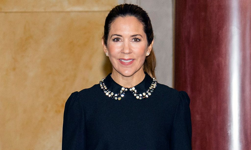 Tras Rania y Kate, Mary de Dinamarca se atreve con el look que no necesita joyas