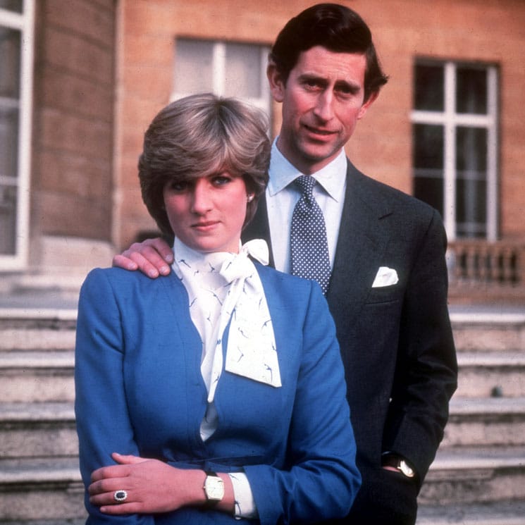 De su anillazo a la blusa 'pussy bow': el esperado look de Diana que también verás en 'The Crown'