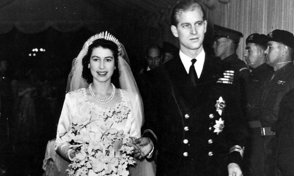 Reina Isabel Ii Como Vistio En Su Boda Hace 73 Anos