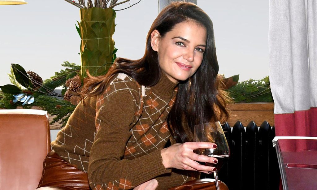 Katie Holmes triunfa con looks perfectos para las chicas que no quieren brillos esta Navidad