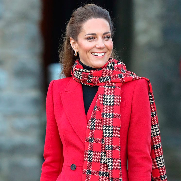 Kate Middleton se supera en la 'Royal Train' con su look de doble estampado