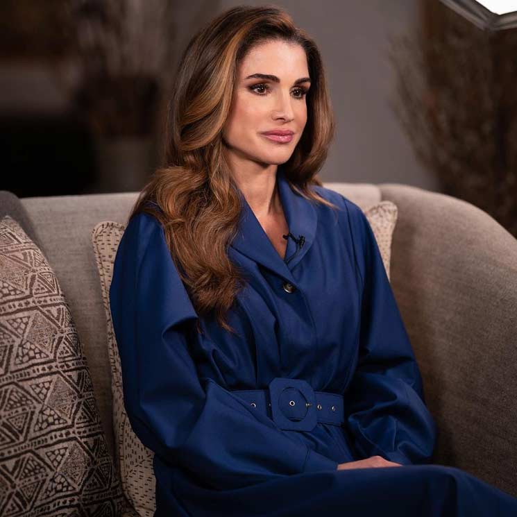 Rania de Jordania, elegante e innovadora en su retorno con el vestido 'Winged'