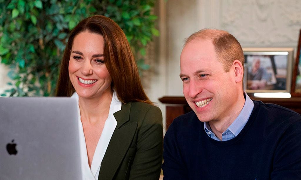 El juego de doble escote con el que Kate Middleton actualiza su americana de hace 5 años