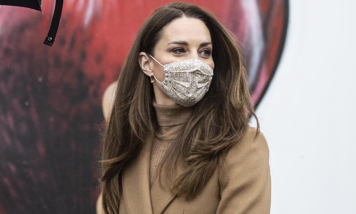 Solo Kate Middleton consigue presumir de tipazo con un abrigo largo