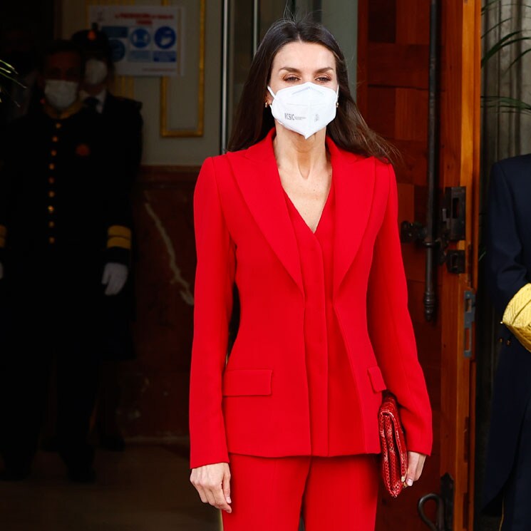 Doña Letizia recupera el traje rojo con truco que renovó su vestidor y figura como favorito
