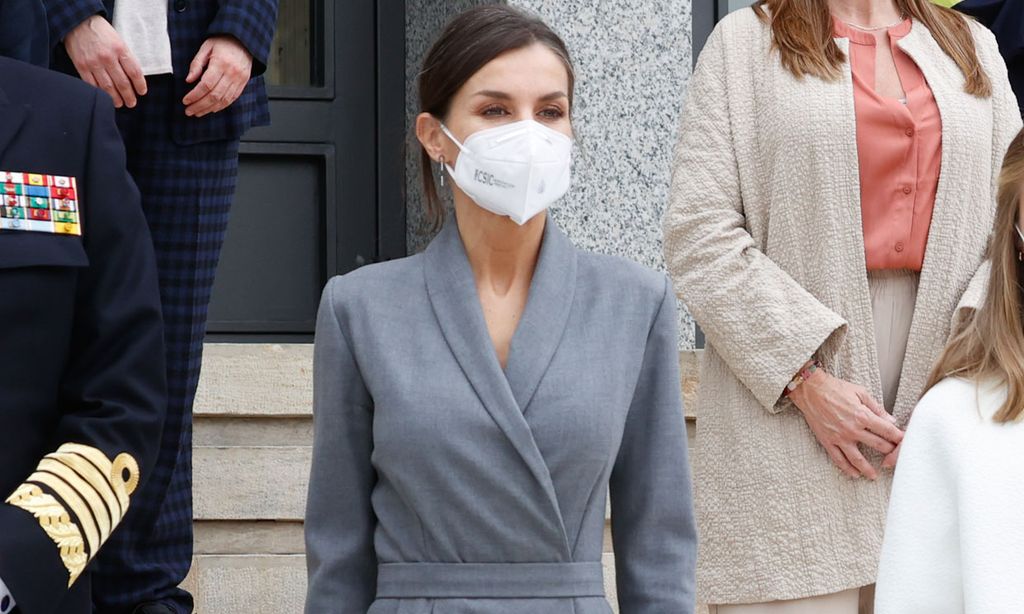 El 'déjà vu' de la Reina con el vestido misterioso que cede protagonismo a sus hijas
