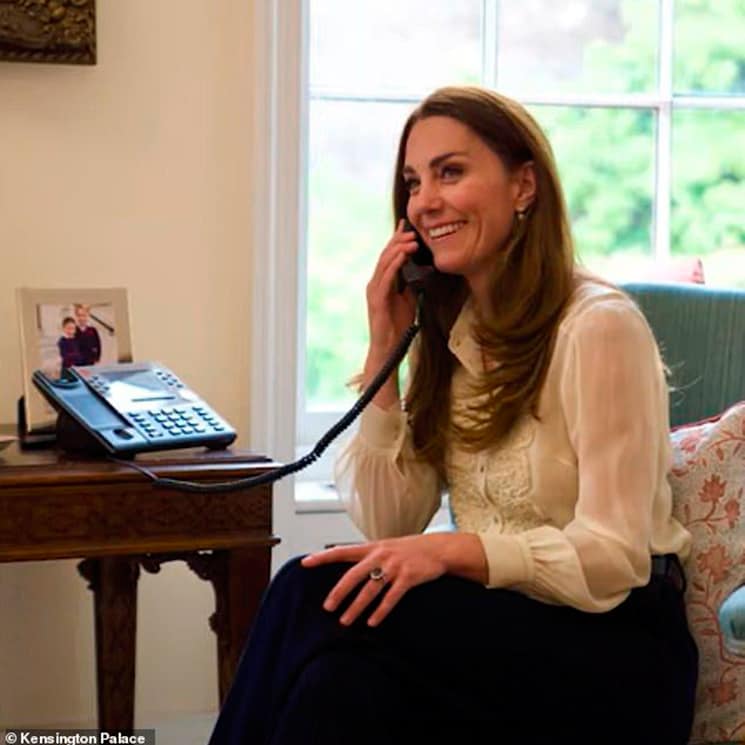 Kate Middleton recupera 10 años después el look de su compromiso con guiño a Isabel II