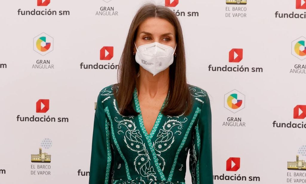 Reina Letizia con vestido verde de paisley