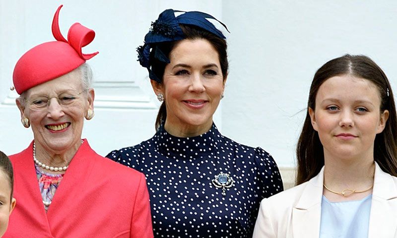 Mary de Dinamarca se rinde al 'estampado Letizia' con su vestido más favorecedor
