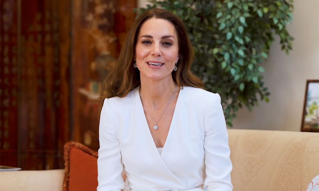 La elección sorpresa de Kate: el vestido blanco con truco de hace cuatro años