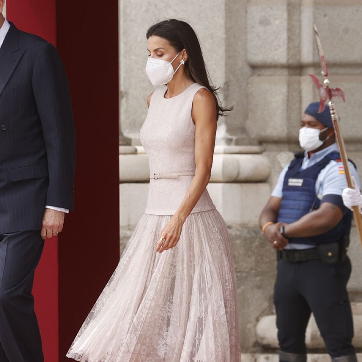 Doña Letizia rescata su romántico vestido de bailarina para recibir al presidente de Corea del Sur