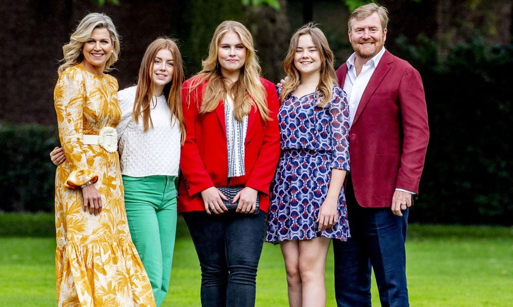 El estreno tropical de Máxima y el guiño de Alexia a Leonor en su posado tradicional de verano