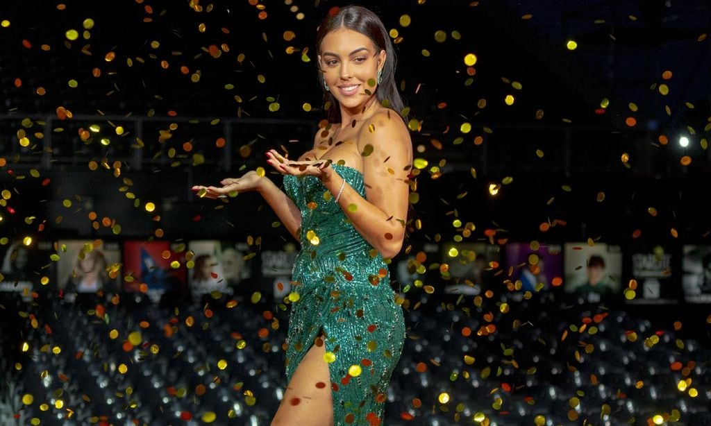 Georgina se marca un 'Angelina' con su vestizado semitransparente