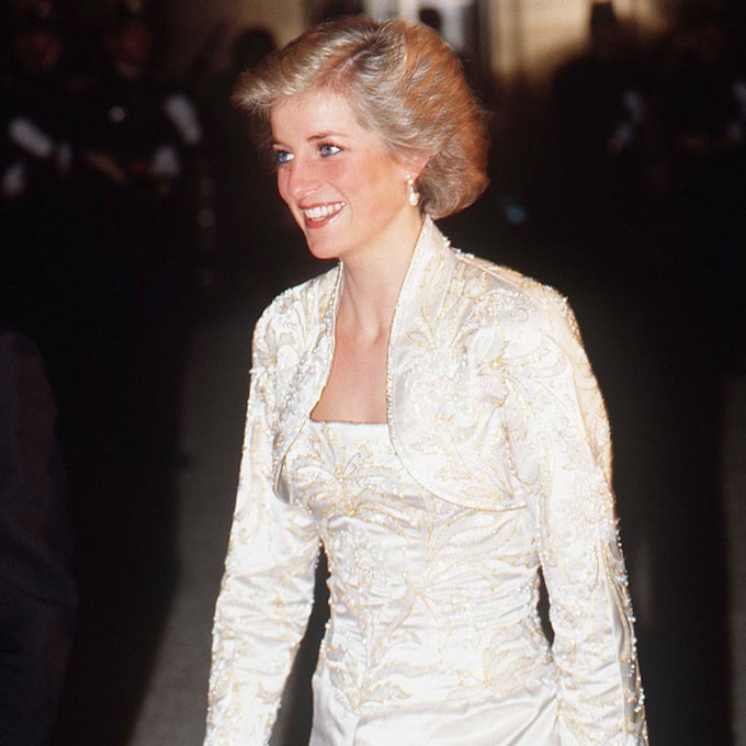 Los símbolos que esconde el vestido de Diana de Gales en el cartel de 'Spencer'