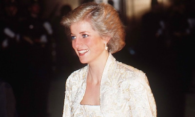 Los símbolos que esconde el vestido de Diana de Gales en el cartel de 'Spencer'