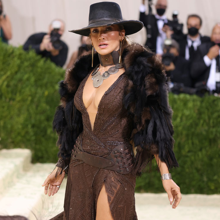 Jennifer Lopez se convierte en una 'cowgirl' para celebrar la moda estadounidense en la Gala MET