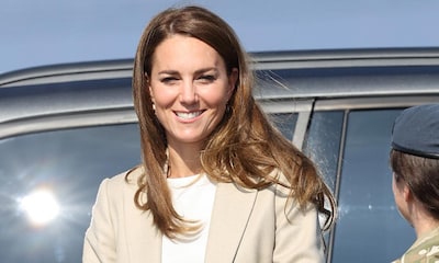 Kate Middleton vuelve al trabajo con unos pantalones palazzo efecto 'piernas infinitas'