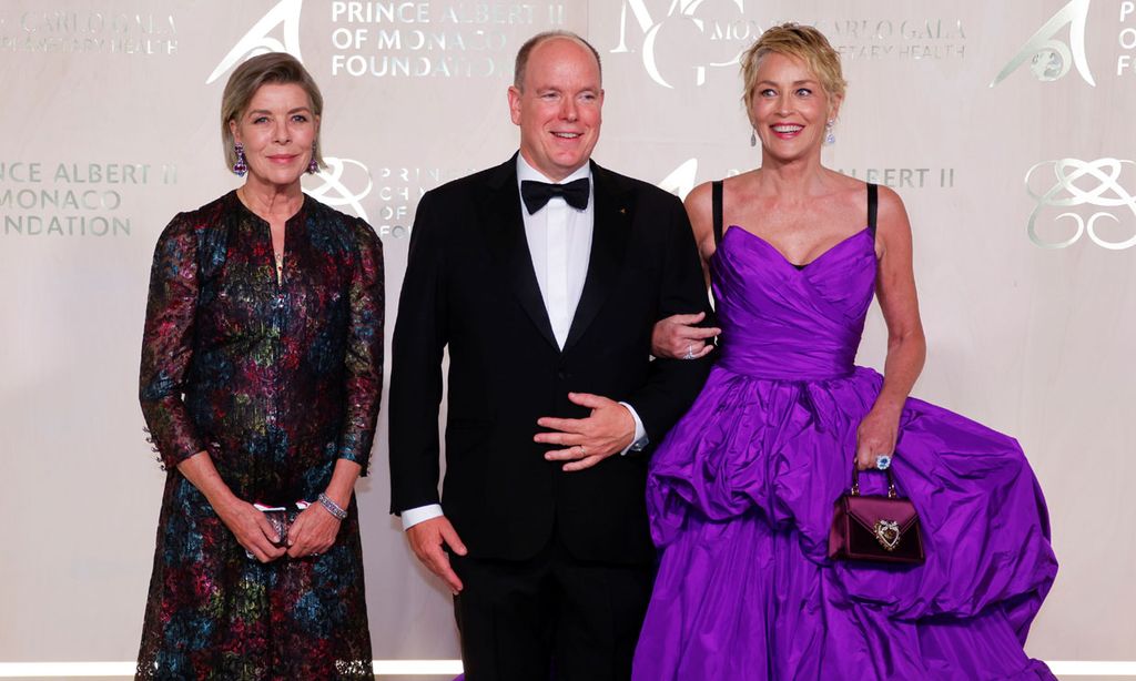 Carolina de Mónaco deslumbra con un vestido brocado en la gala 'eco' del Principado