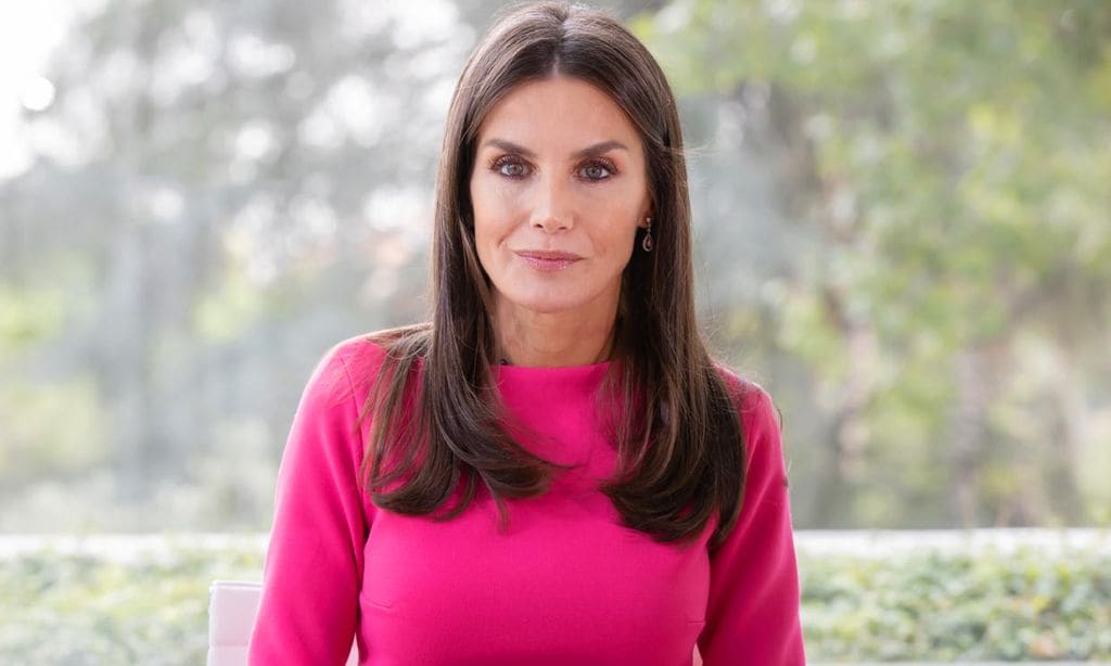Desvelado el truco de moda preferido de doña Letizia para sus actos virtuales
