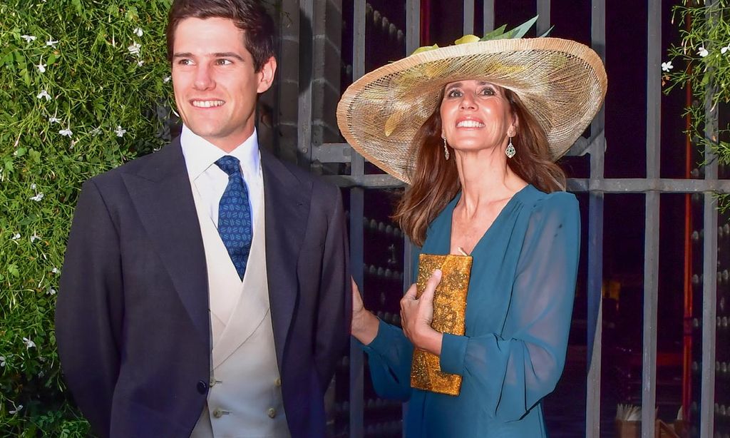 La conexión del look de madrina de María Carrión con el vestidor de Carolina de Mónaco