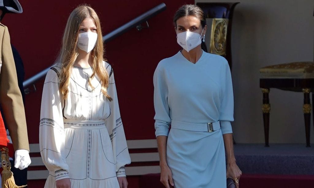Sofía reafirma su estilo 'boho' con un vestido sostenible de volantes en su primer acto en solitario