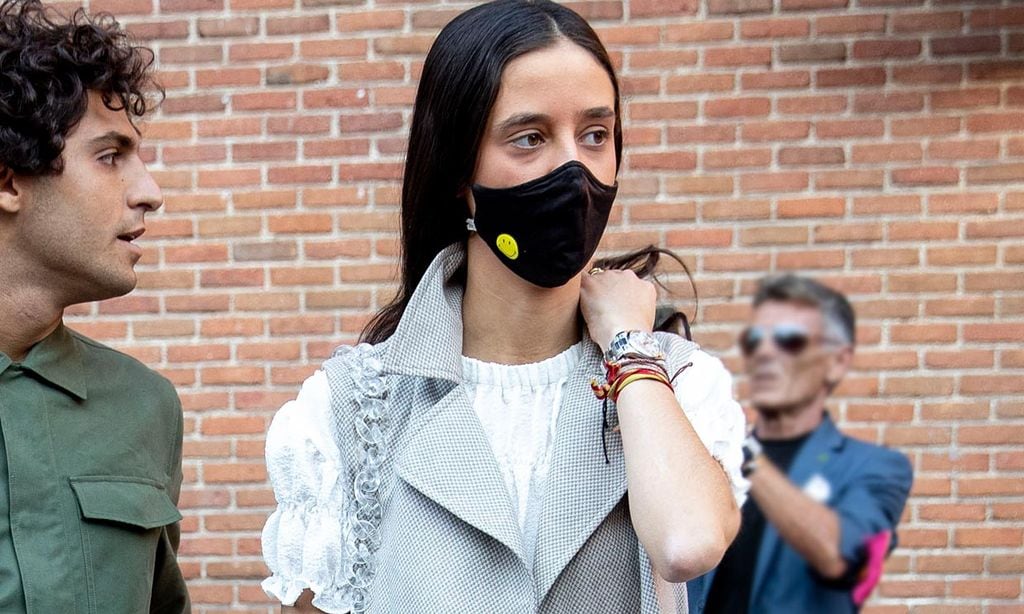El perfecto 'combo' otoñal de Victoria de Marichalar: pantalones rojos y top abullonado