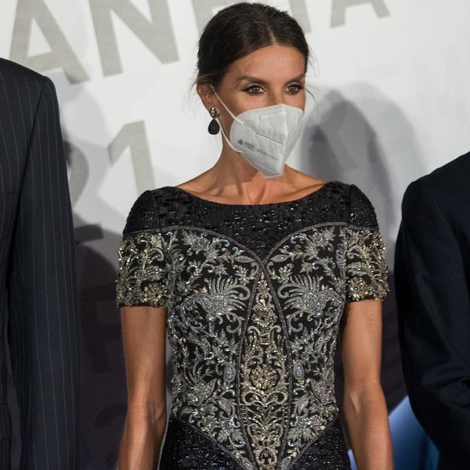 La Reina recupera su confianza en Varela y recicla su vestido viral de inusual silueta
