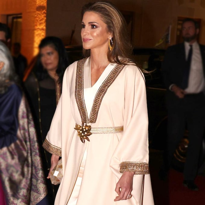 Rania de Jordania también se vuelve a vestir de gala para una cena en palacio