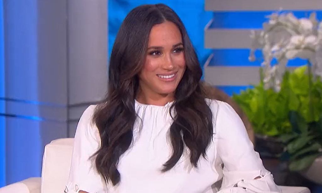 Meghan reaparece en televisión con una blusa multitendencia de 3.000 euros