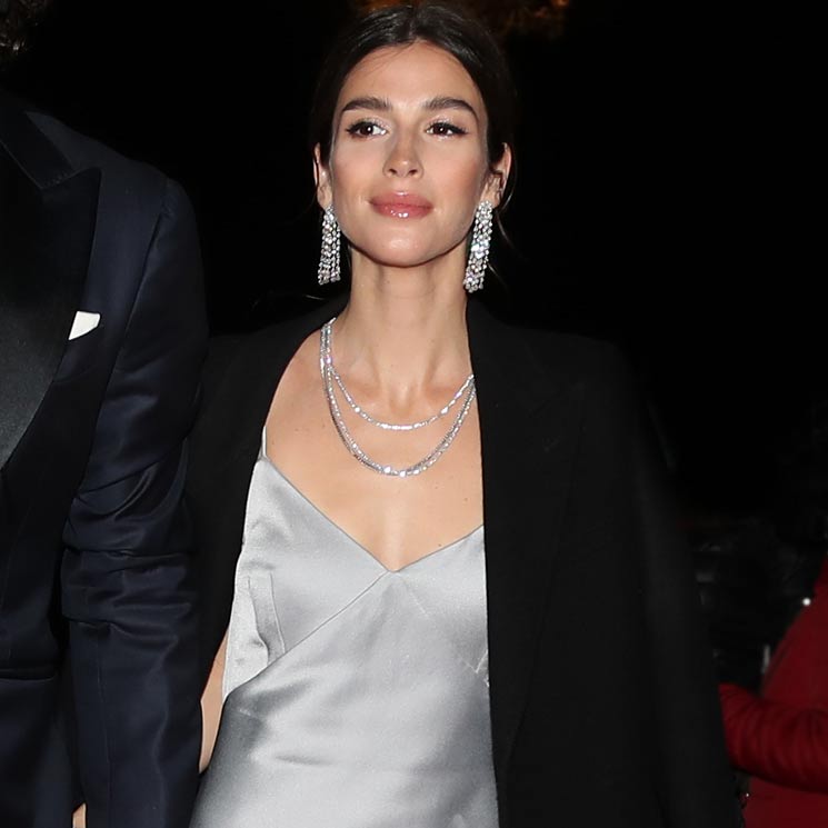 El espectacular look de fiesta de Sandra Gago con un vestido lencero y joyas de diamantes