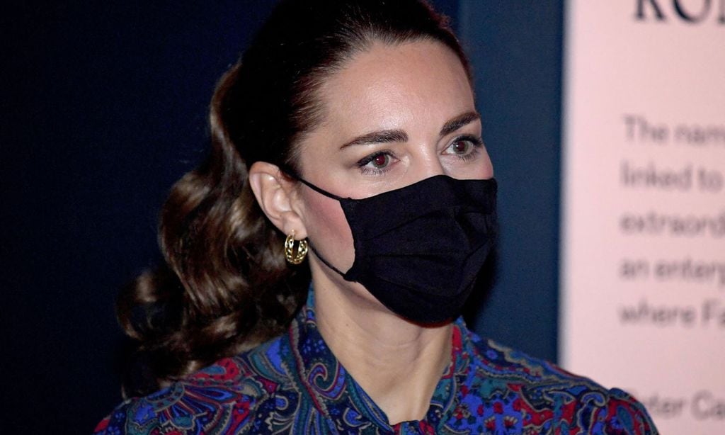 Kate Middleton combina su nueva blusa 'hippy' con pendientes asequibles