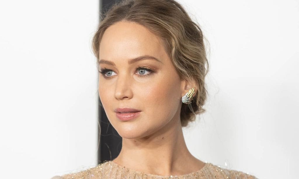 Jennifer Lawrence reaparece deslumbrante y embarazadísima en la alfombra roja