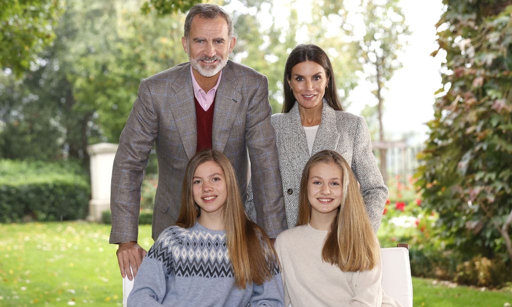 Reina Letizia, Princesa Leonor y la infanta Sofía en le retrato navideño