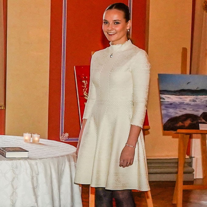 El último 'robo ' de Ingrid Alexandra a su madre, un vestido blanco de 2017