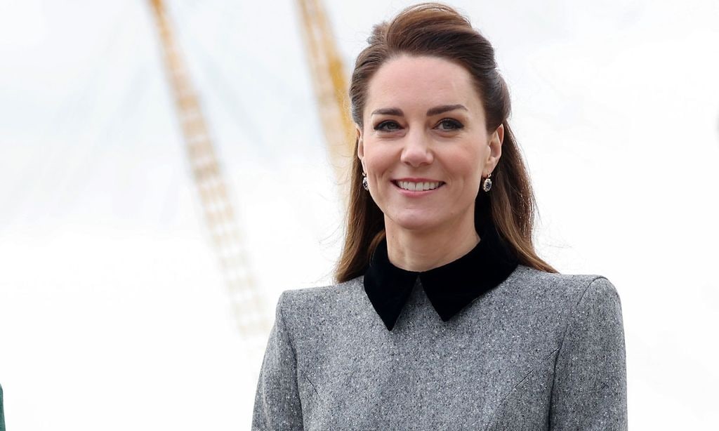 El doble homenaje de Kate Middleton: un vestido bicolor que conecta con Isabel II y Diana