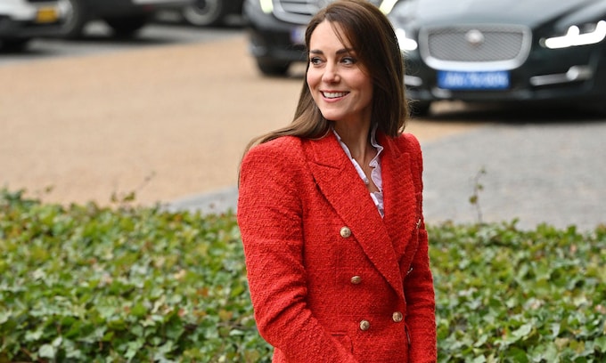 Kate Middleton rescata otra de sus americanas de tweed de Zara