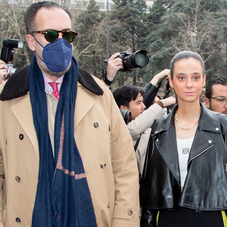 Victoria de Marichalar, acompañada de su padre y con un look que no deja indiferente en su última cita parisina