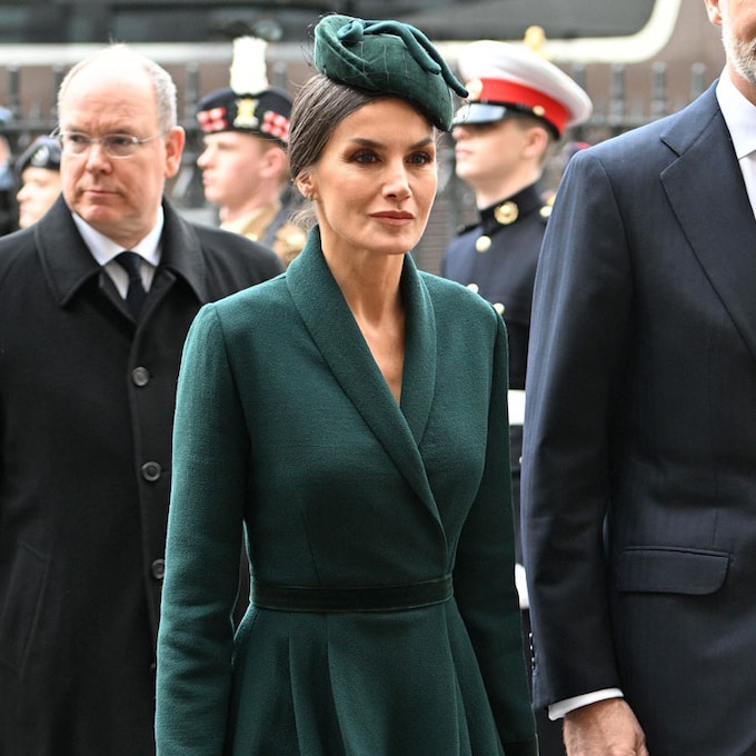 El homenaje de doña Letizia al duque de Edimburgo con su look más 'British'