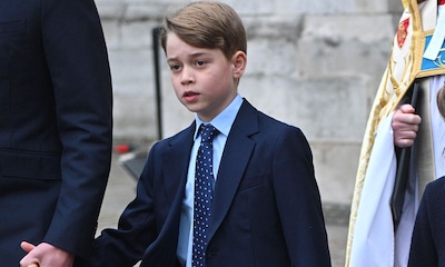 George de Cambridge, todo un hombrecito con su traje y una corbata española de 20 euros