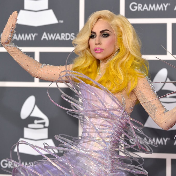 Lady Gaga, 'Jlo', Rihanna... Recordamos los looks más memorables de los Grammys