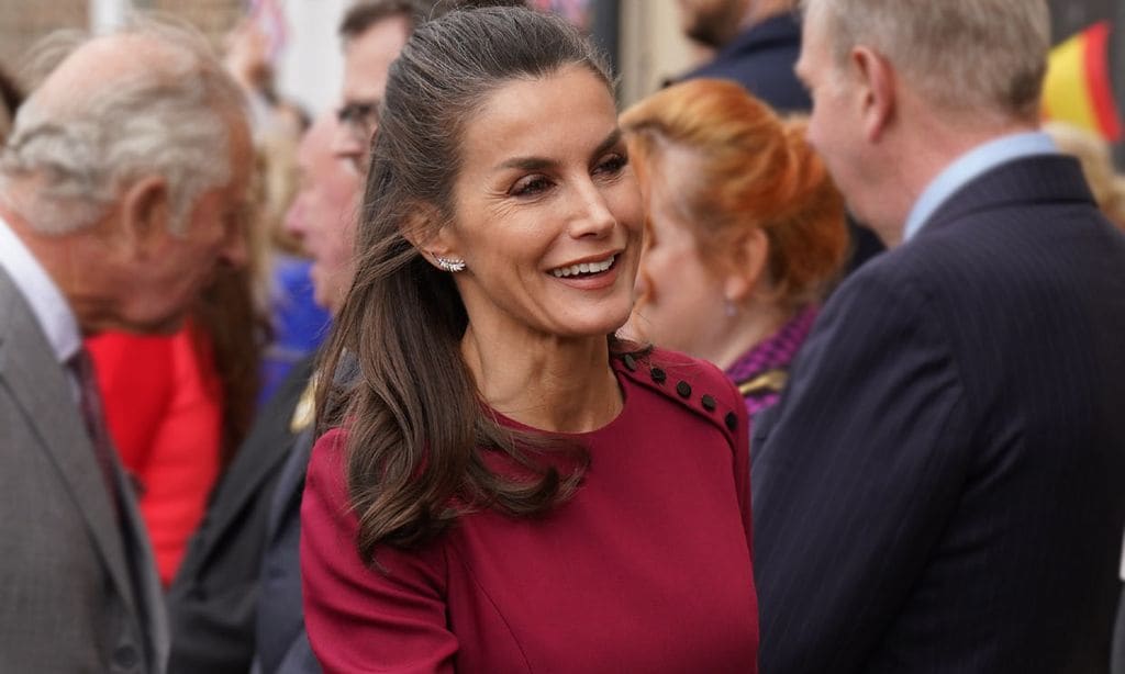 Doña Letizia con vestido rojo