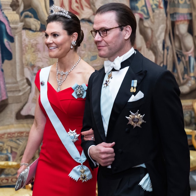 Victoria de Suecia recupera su vestido de gala más cinematográfico