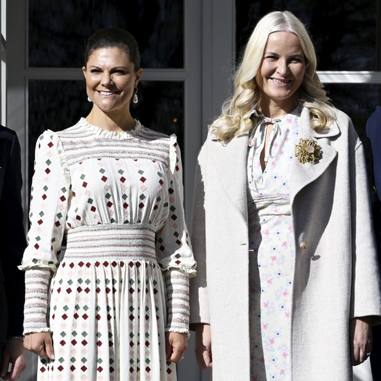 Victoria de Suecia y Mette Marit, dos princesas con vestidos primaverales y taconazos