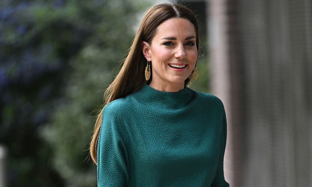 Kate Middleton estrena un vestido verde con cinturón