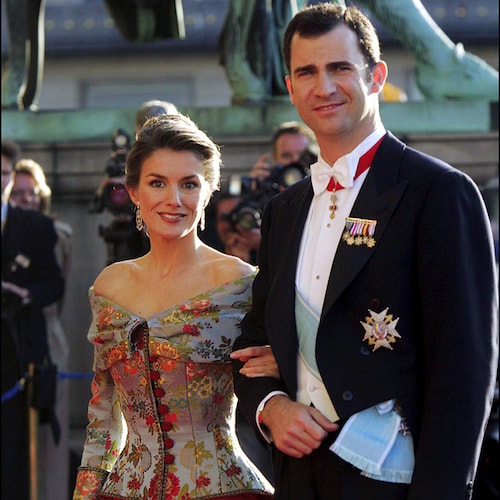 Recordamos el look viral con corsé que llevó la reina Letizia en Copenhague hace 20 años